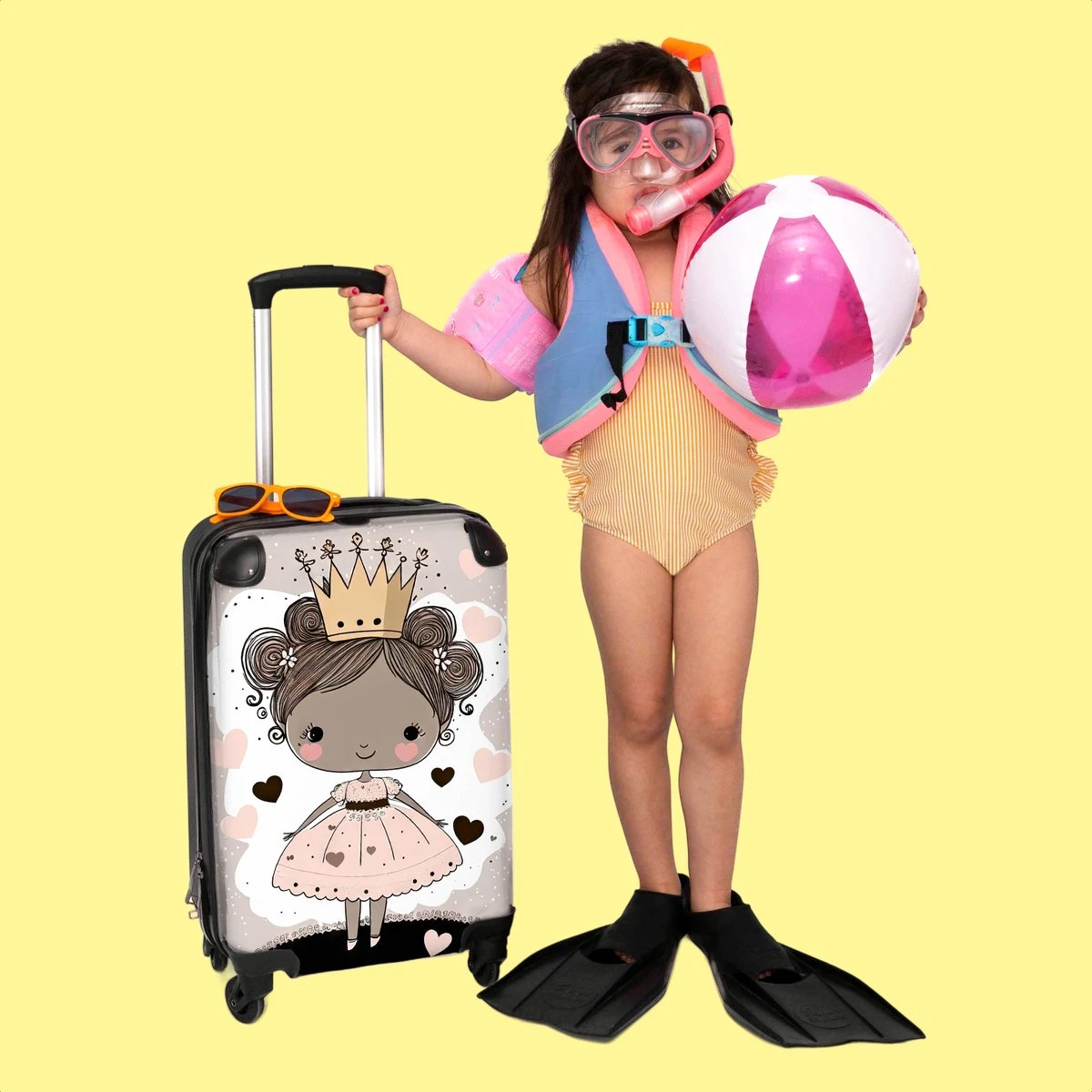 NoBoringSuitcases.com® Kinderkoffer - Trolley Op Wieltjes - Prinses - Hartjes - Kroon - Roze - Meisjes - Koffer Meisje - Past Binnen 55x40x20 Cm En 55x35x25 Cm - Reiskoffer - Fotokoffer - Afbeelding 6