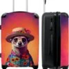 NoBoringSuitcases.com® Koffer Groot - Meerkat - Bloemen - Hoed - Dieren - Portret - Trolley Koffer Met TSA-slot - Met Wielen - 90 Liter - Reiskoffer - 66 Cm